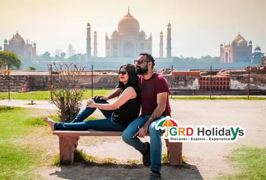Couple viewing the Taj Mahal from Mehtab Bagh