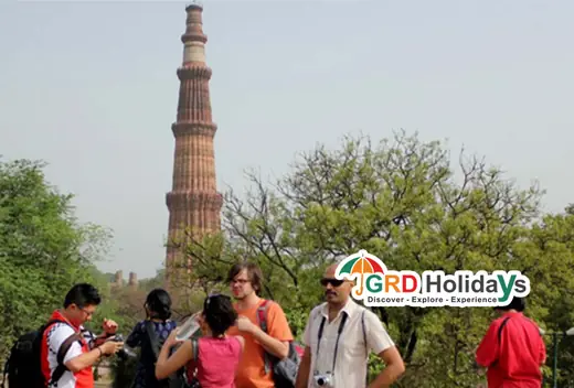 Delhi local sightseeing tour at Qutub Minar